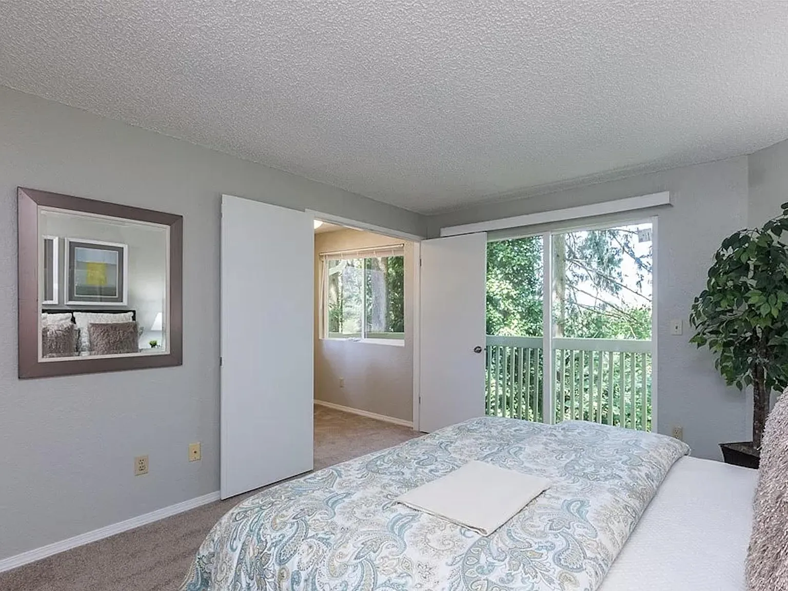 340 SE Donnelly Ln — Photo 4