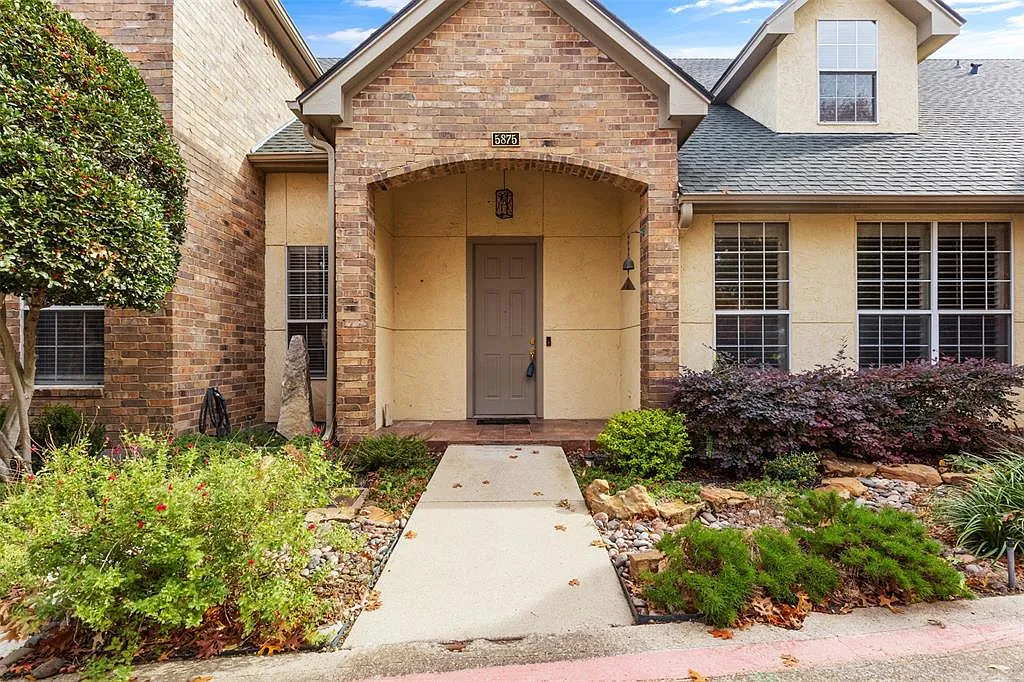 3 bed, 2018 sqft, $2,500 — Photo 1