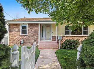 22 Baldino Dr, Cranston, RI 02920