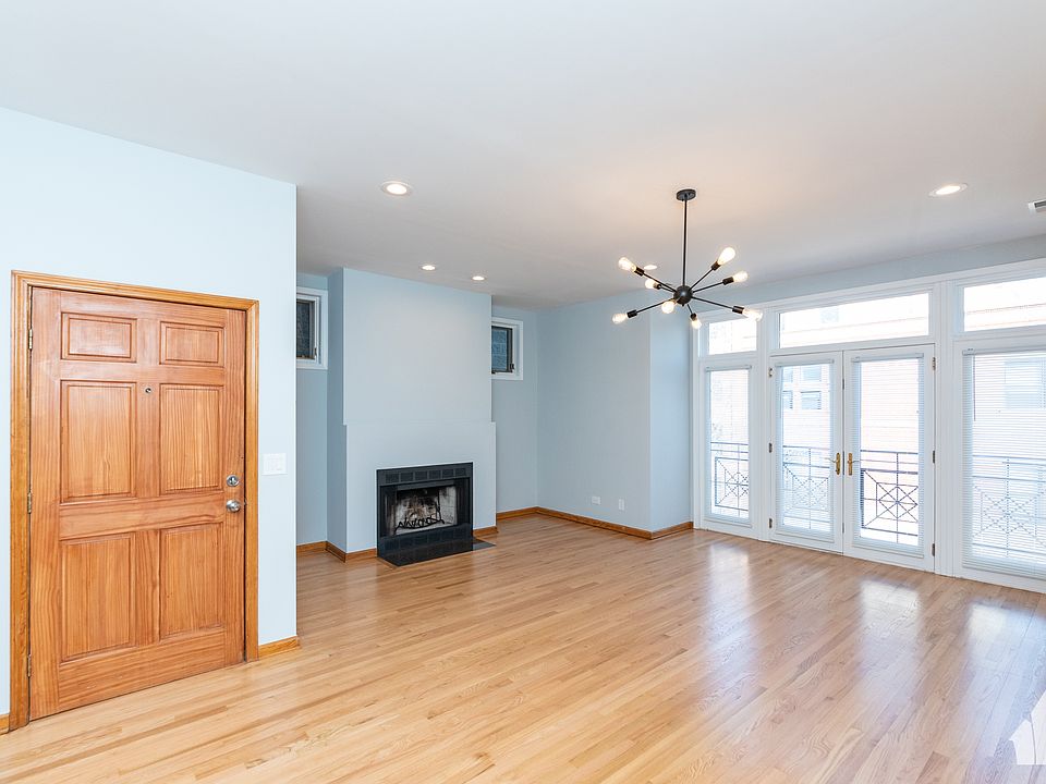 1st image of 2338 N Greenview Ave #2