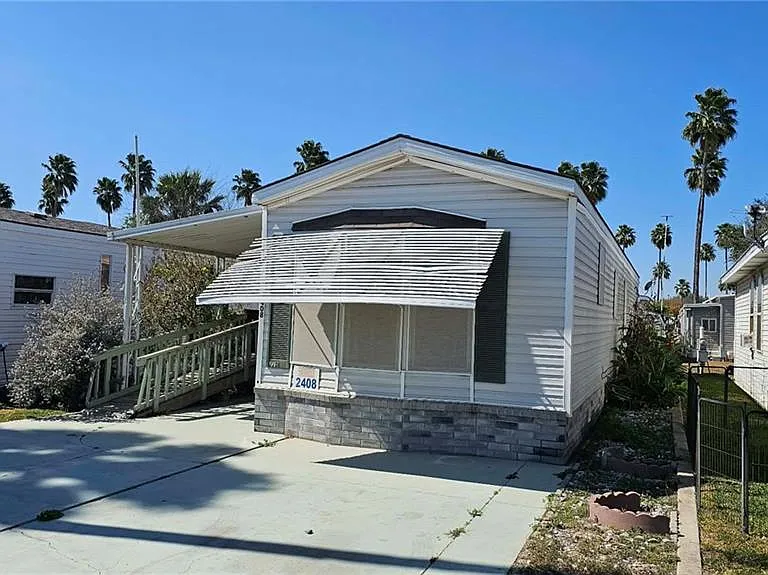 2408 Meadowlark St — Photo 3