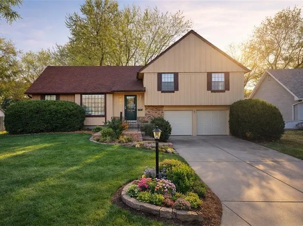 7615 W 95th St, Overland Park, KS 66212