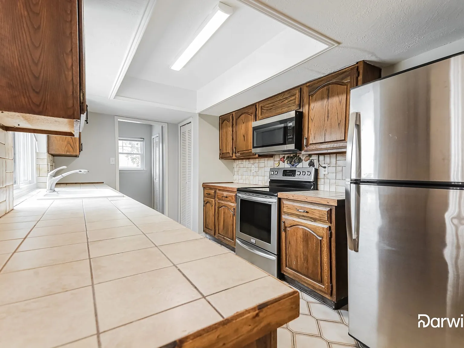 4 bed, 2.0 bath, 2122 sqft, $2,675 — Photo 2