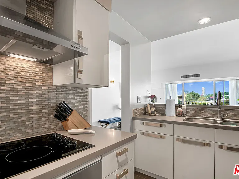 1155 N La Cienega Blvd #1103 — Photo 11