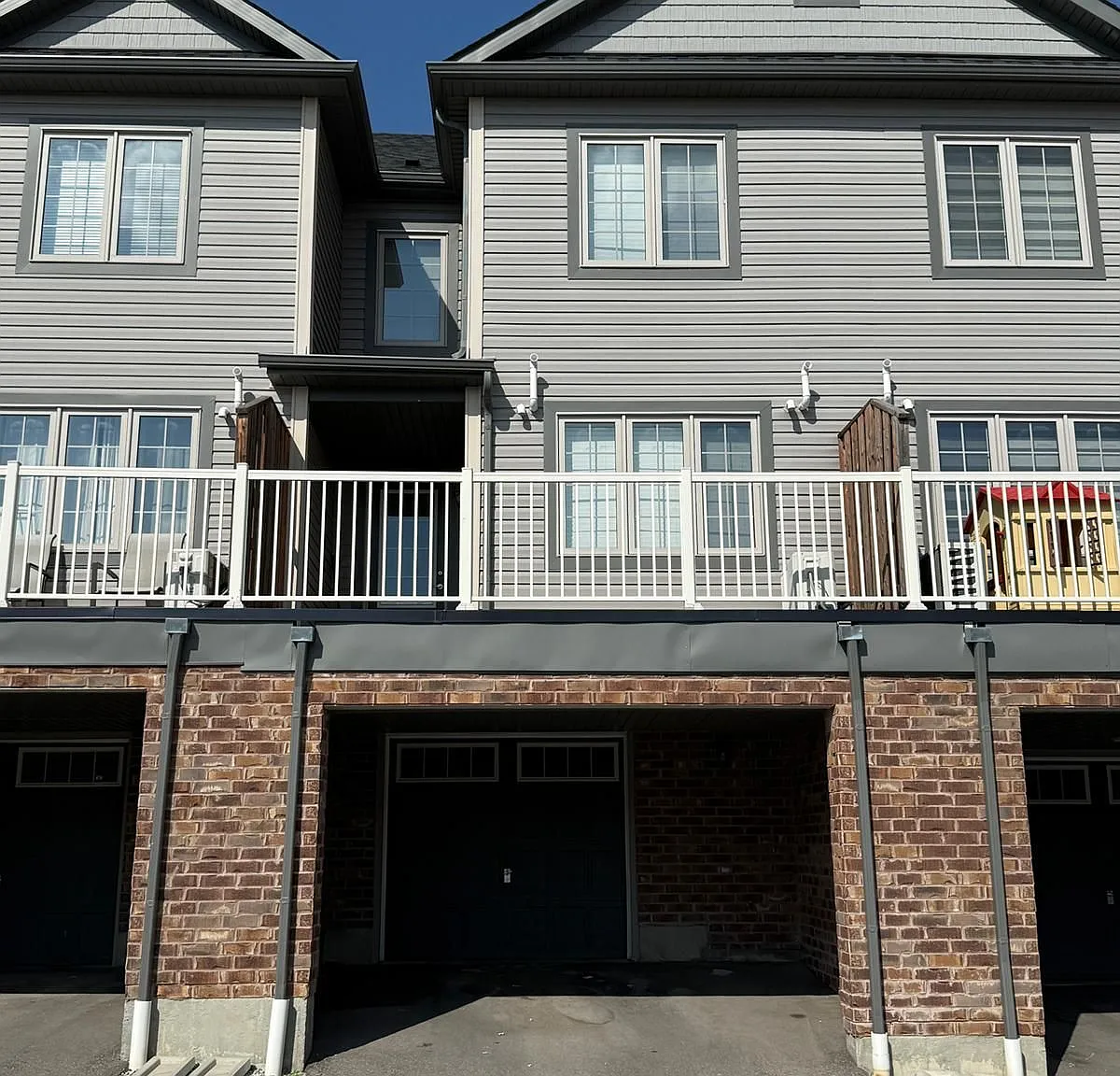 3 bed, $2,700 — Photo 2