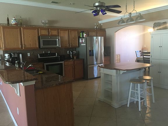 3rd image of 215 SE 16th Ter