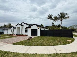 18121 SW 152nd Ct, Miami, FL 33187