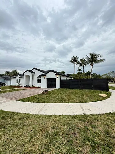 18121 SW 152nd Ct Photo 1