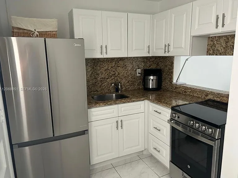 2851 Leonard Dr #J503 — Photo 5