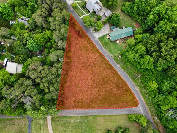 1107 Evergreen Trl, Dandridge, TN 37725