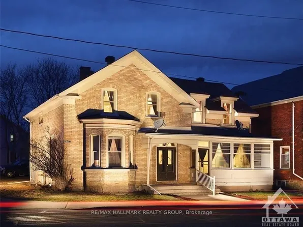 15 Elmsley St N #3, Smiths Falls, ON K7A 2G4