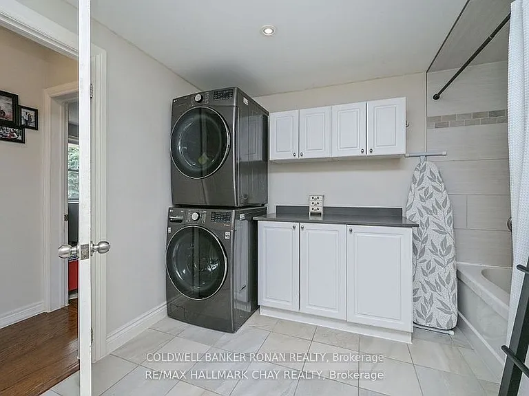8 Doner St #UPPER LEVEL — Photo 11
