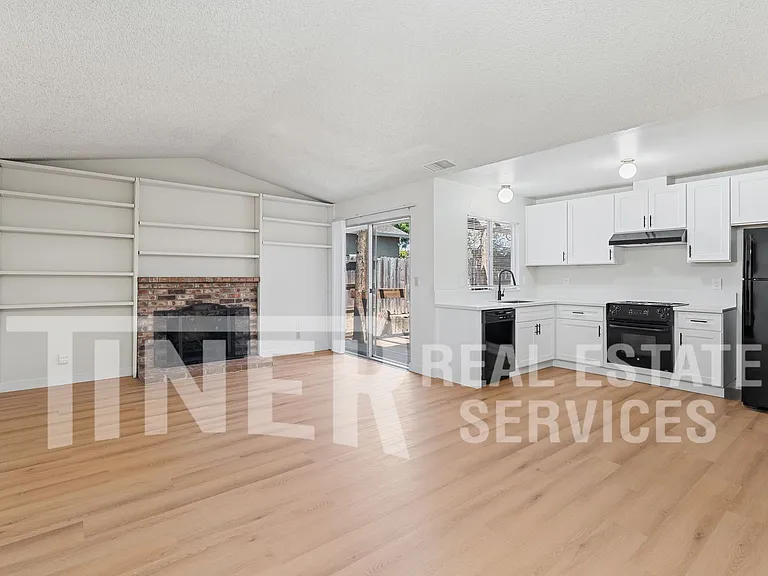 3233 Oriole Way — Photo 10