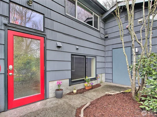 10021 7th Avenue NW #D, Seattle, WA 98177