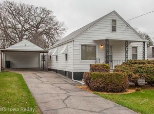 418 Pioneer Rd, Des Moines, IA 50315
