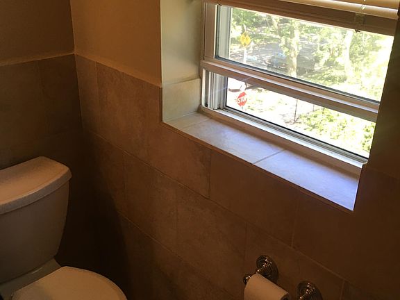 5th image of 1901 W Lunt Ave APT 3