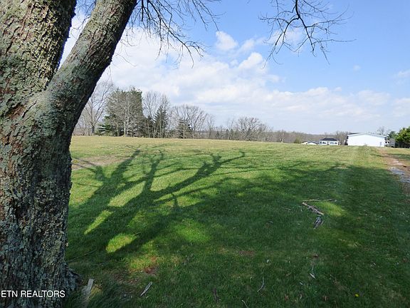 3rd image of 817 Hillendale Rd