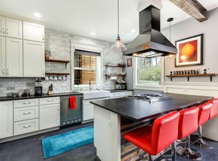 337 NE 54th St #B, Seattle, WA 98105
