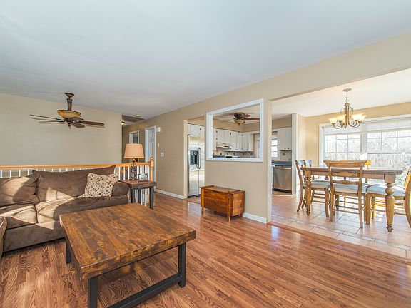 4th image of 896 Old Glenwood Cir