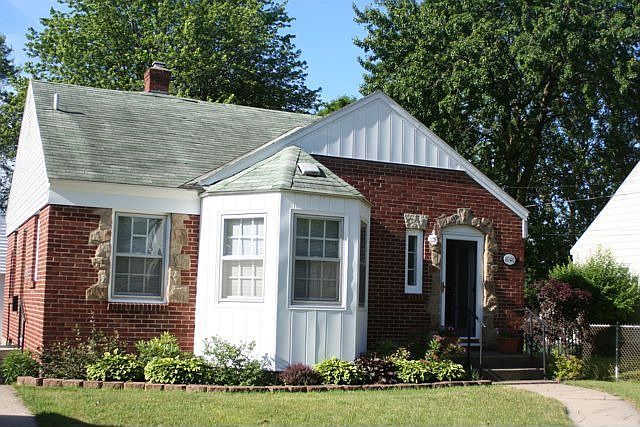 1st image of 1048 Edna St SE