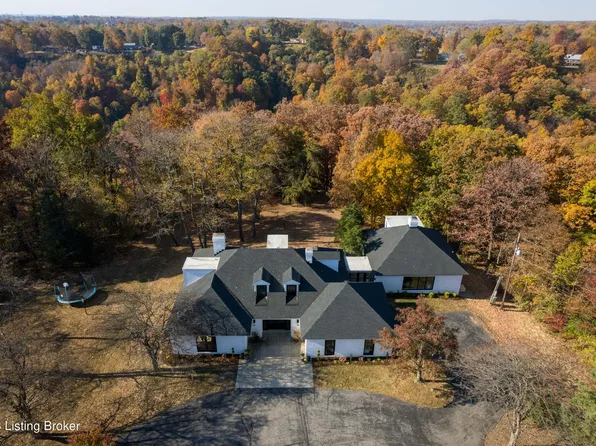 3008 Chalet Dr, Floyds Knobs, IN 47119