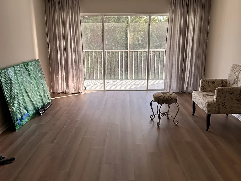 TV / chair and stool