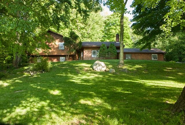 1st image of 6 Farrell Dr
