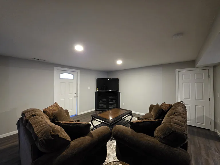 831 W Pearl St #100 — Photo 3