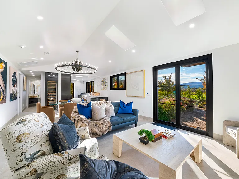 6161 Silverado Trl — Photo 10