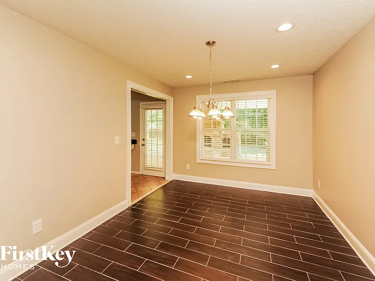 4445 Waterman Dr — Photo 4