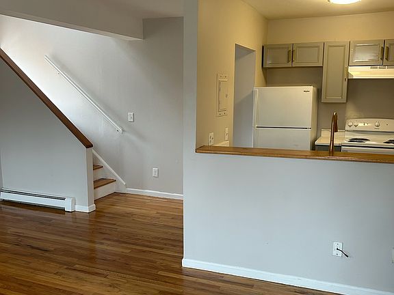 4th image of 28 S Perry St