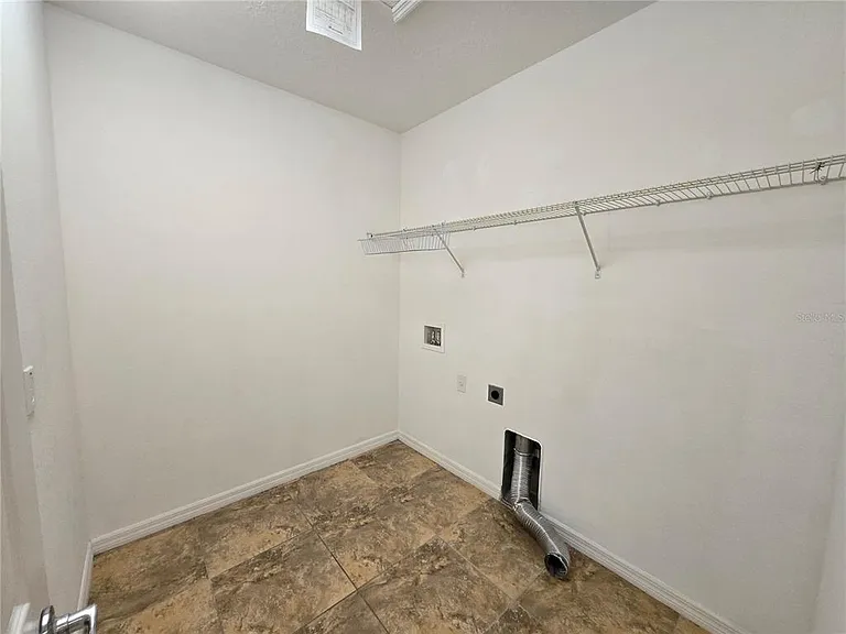 2476 Addison Creek Dr — Photo 35