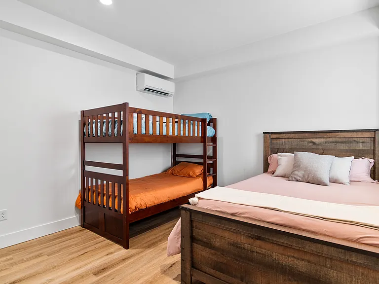 Downstairs bedroom #5: twin/twin bunk + full bed