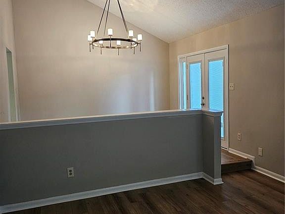 5th image of 2068 Oak Park Ln