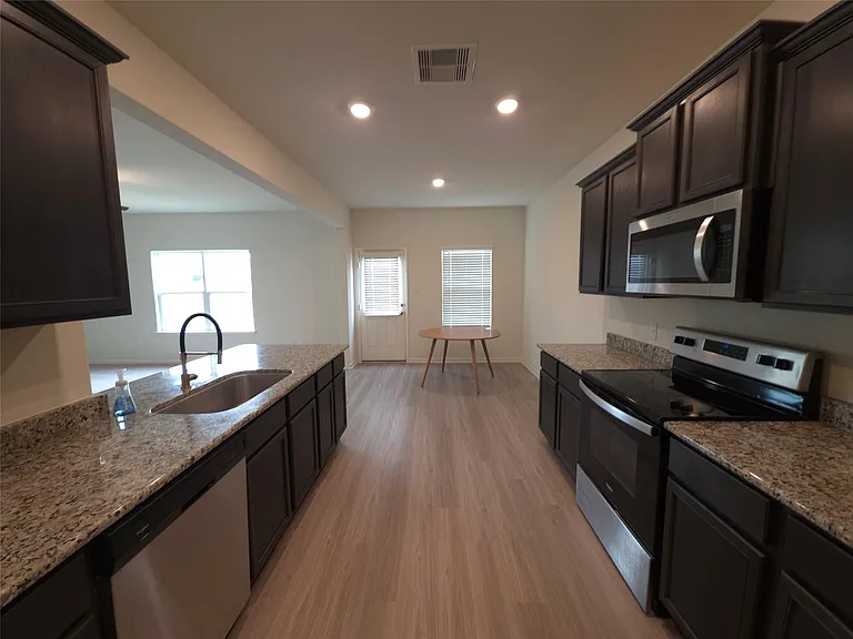 305 Lone Mountain Dr — Photo 8