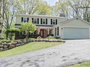 26191 N Lakeland Dr, Lake Barrington, IL 60084