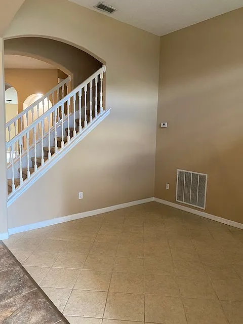 5 bed, 2841 sqft, $3,250 — Photo 3