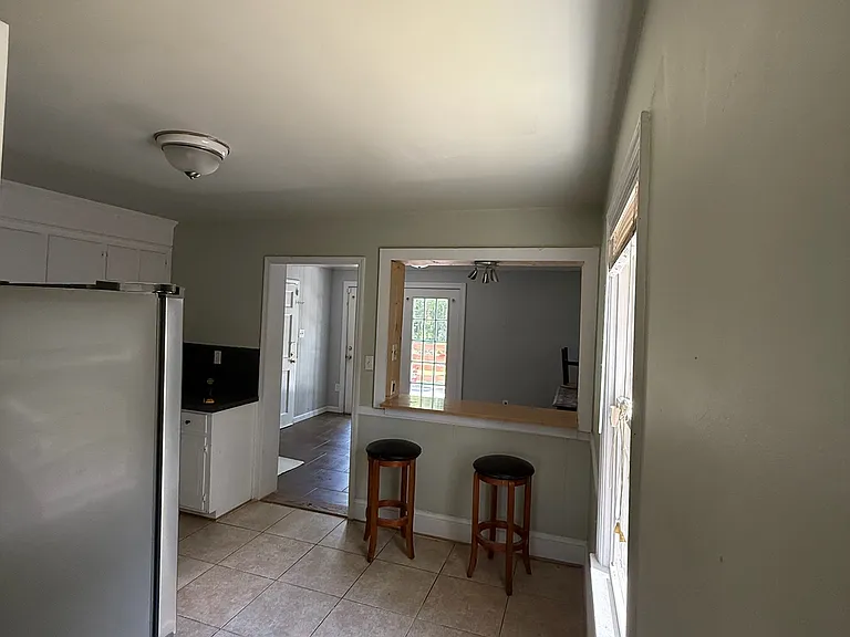 324 E Peterson Dr — Photo 11