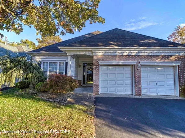 57 Goldensprings Drive, Lakewood, NJ 08701
