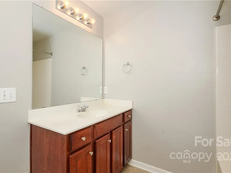 2332 Calabassas Ln — Photo 18
