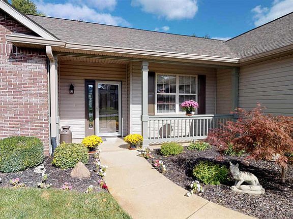 3rd image of 38 Canyon Creek Cir