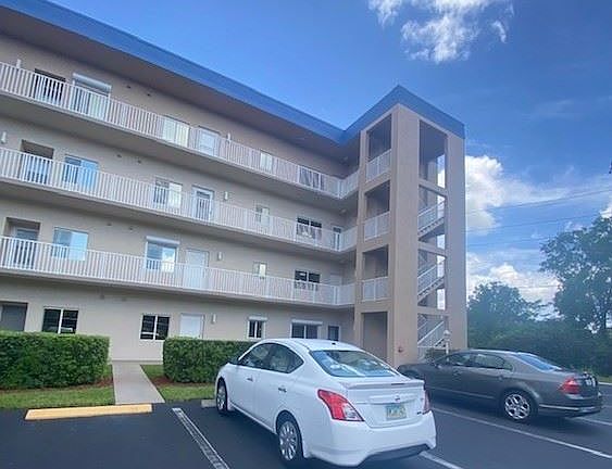 4th image of 14931 Park Lake Dr APT 112