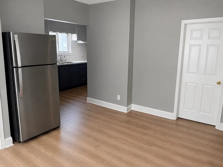 24 Dyson St — Photo 13