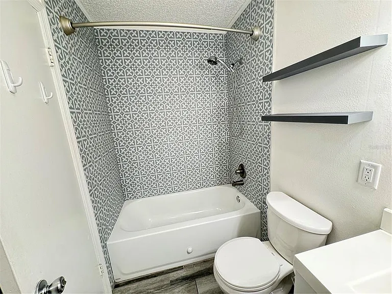 215 Fernwood St — Photo 8