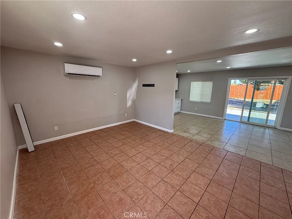 3 bed, 936 sqft, $2,450 — Photo 4