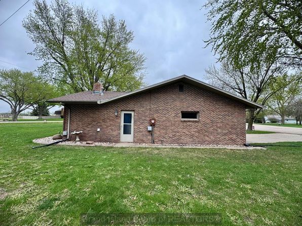 529 Ivy Hall Ct, Grand Island, NE 68801