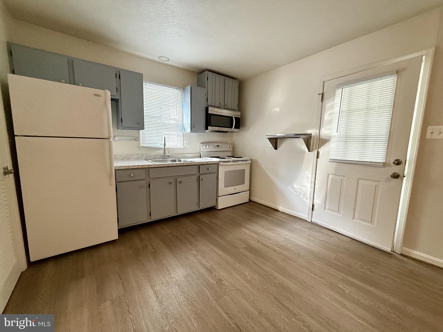 1 bed, 1.0 bath, 500 sqft, $800 — Photo 2