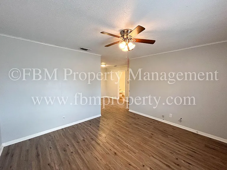 330 W College St #8 — Photo 22