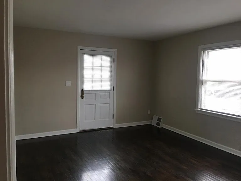 711 N College Ave #21 — Photo 1