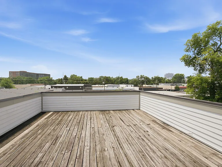 This the perfect spot for entertaining guests, relaxing, people watching and the perfect spot to watch fireworks!